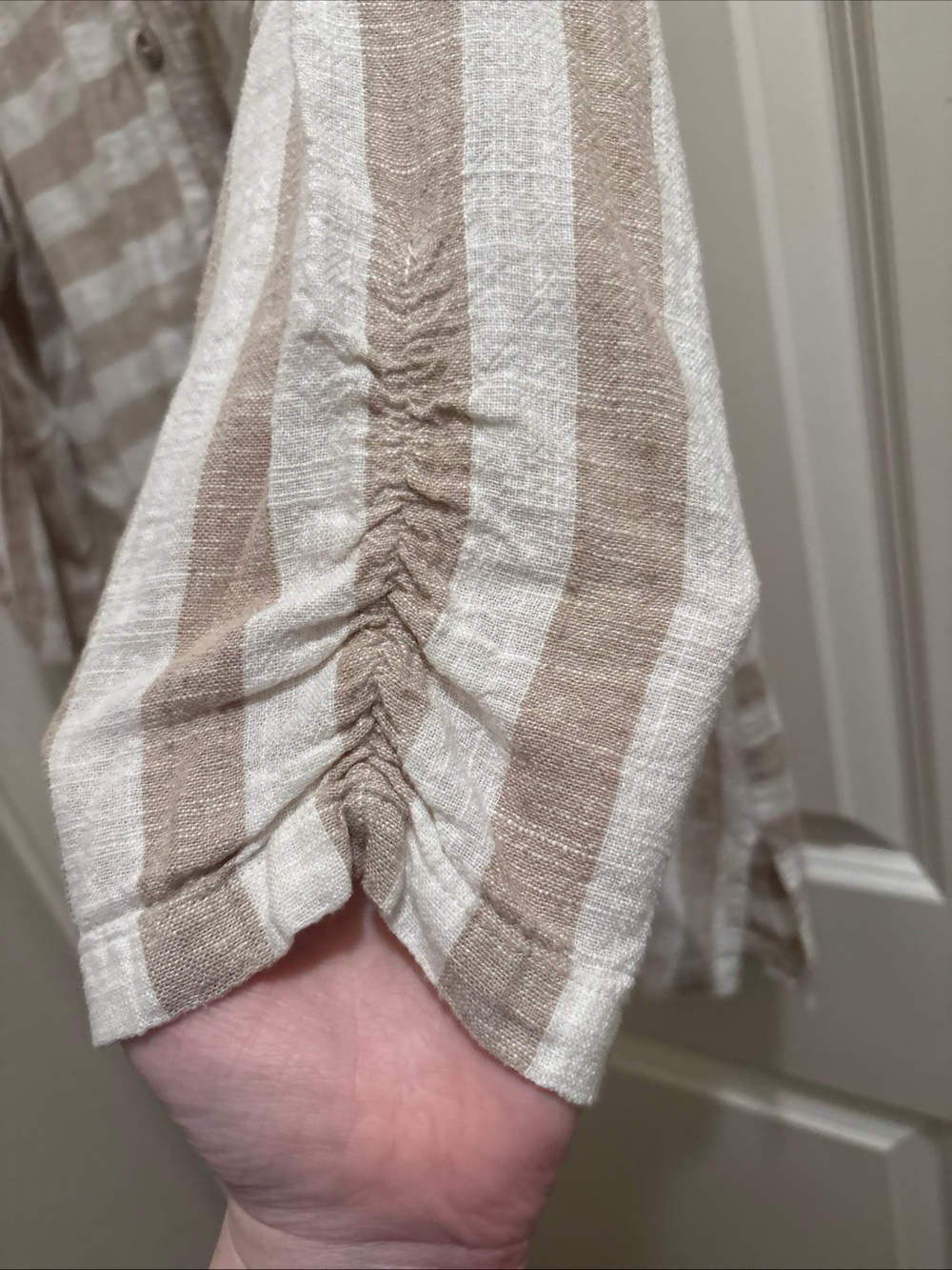 Ali Miles Linen Blend Button Down Size M Shirt Tan & White Beach Resortwear - Picture 5 of 6
